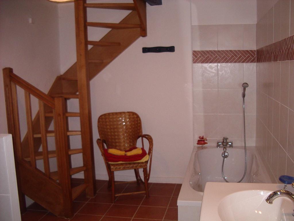 Maison D'Hotes De La Verriere Les Ardillats Room photo